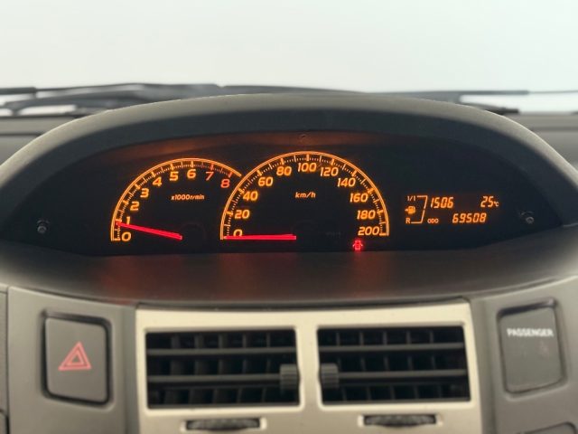 TOYOTA Yaris usata 19