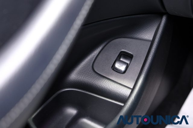 MERCEDES-BENZ E 220 usata, con Sensore di luce