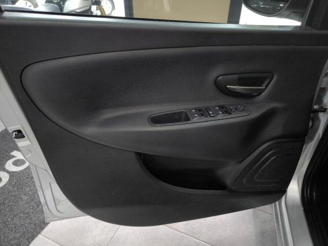 LANCIA Ypsilon usata, con ESP