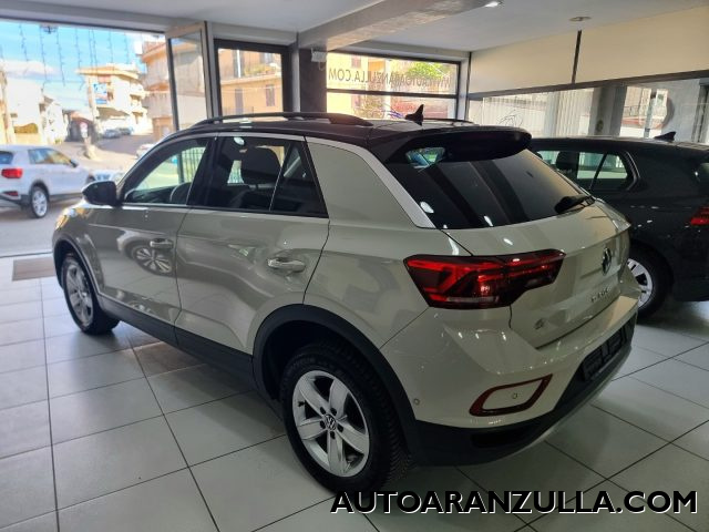 VOLKSWAGEN T-Roc usata, con Autoradio