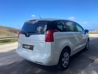 PEUGEOT 5008 usata, con Autoradio