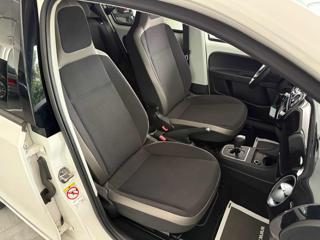 VOLKSWAGEN up! usata, con Autoradio