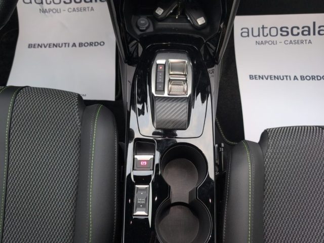 PEUGEOT 2008 usata, con Volante multifunzione