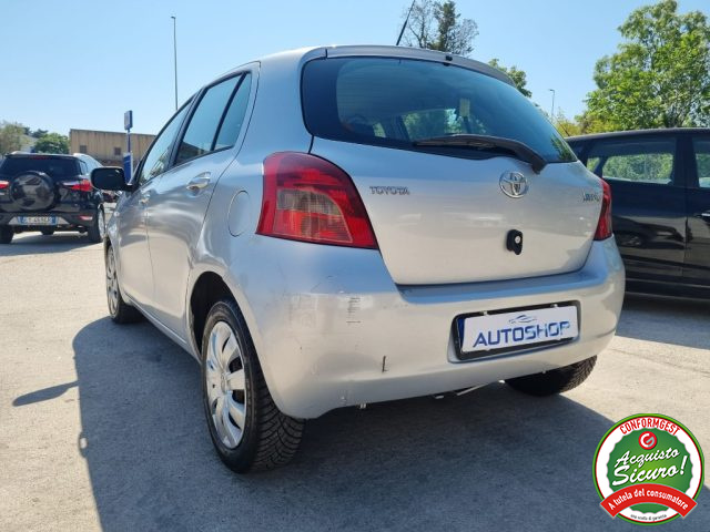 TOYOTA Yaris usata, con Autoradio