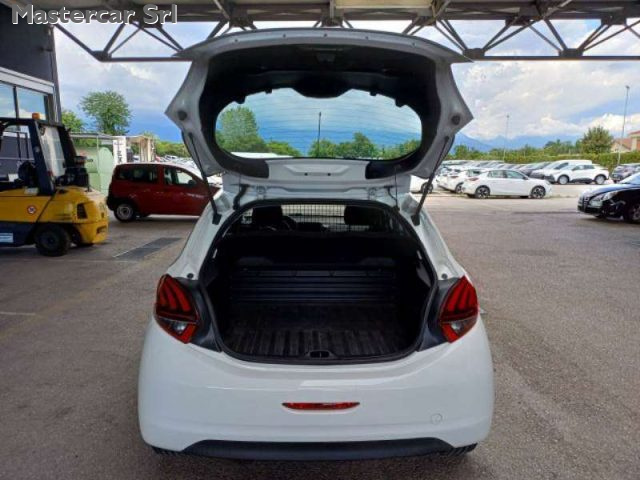 PEUGEOT 208 usata, con Autoradio