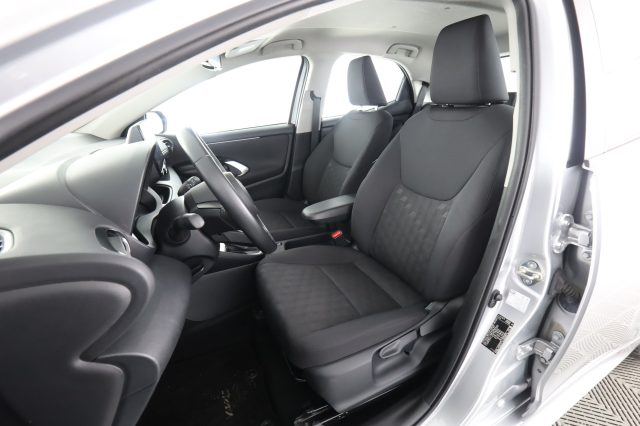 TOYOTA Yaris usata 2