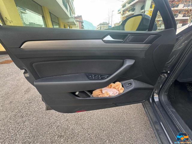 VOLKSWAGEN Passat usata, con Cruise Control