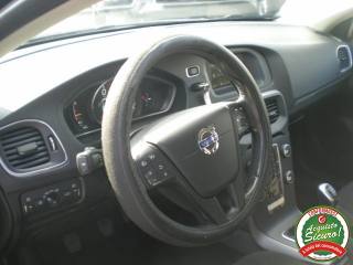 VOLVO V40 Cross Country usata, con Frenata d
