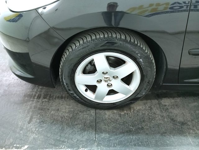 PEUGEOT 207 usata, con Sistema di navigazione
