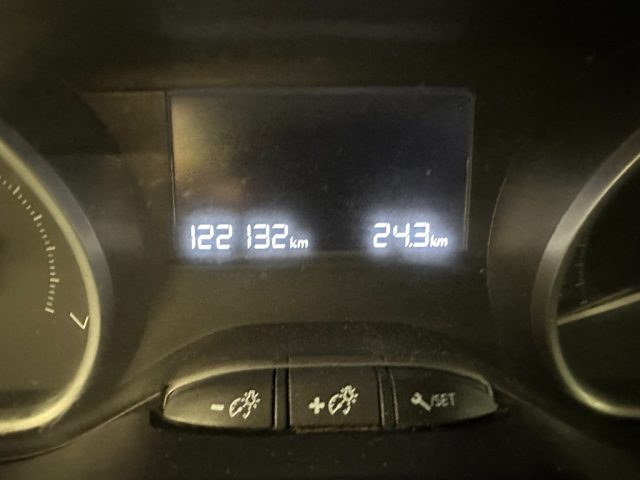 PEUGEOT 208 usata, con Sedile posteriore sdoppiato