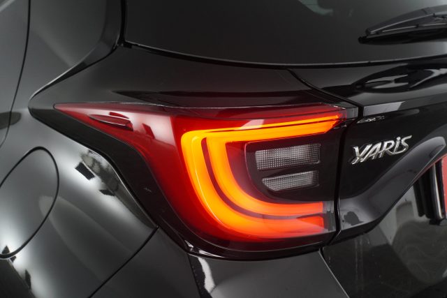 TOYOTA Yaris usata 9