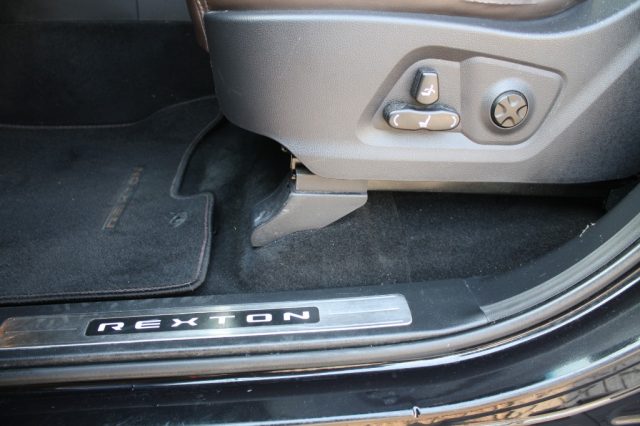 SSANGYONG REXTON usata, con Fari LED