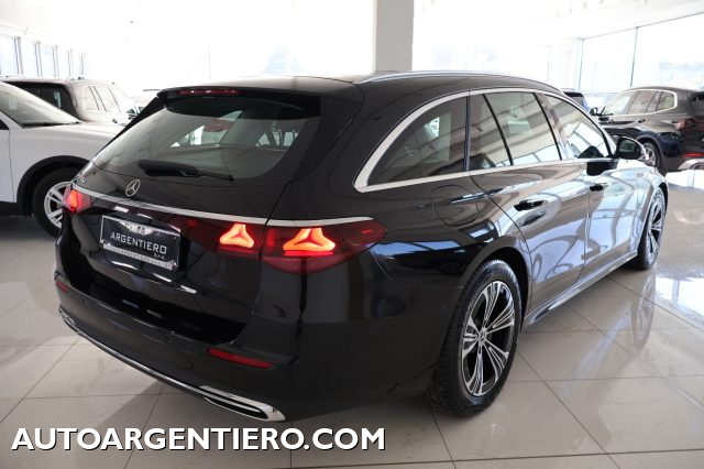 MERCEDES-BENZ E 220 usata, con Luci diurne