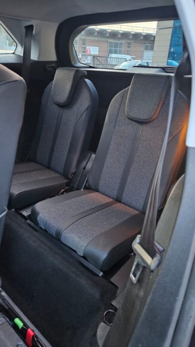 PEUGEOT 5008 usata, con Controllo elettronico della corsia