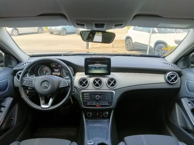 MERCEDES-BENZ GLA 200 usata, con Controllo automatico clima