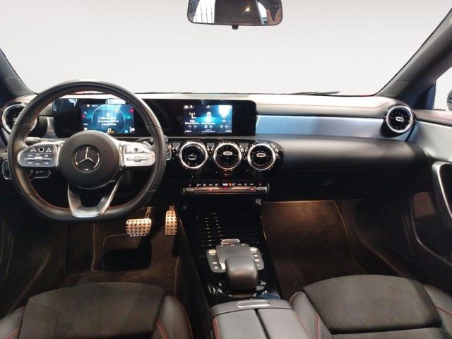 MERCEDES-BENZ CLA 180 usata, con Volante in pelle