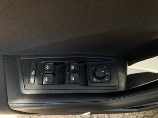VOLKSWAGEN T-Roc usata, con Autoradio