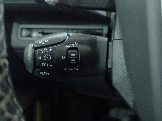 PEUGEOT 5008 usata, con Bluetooth