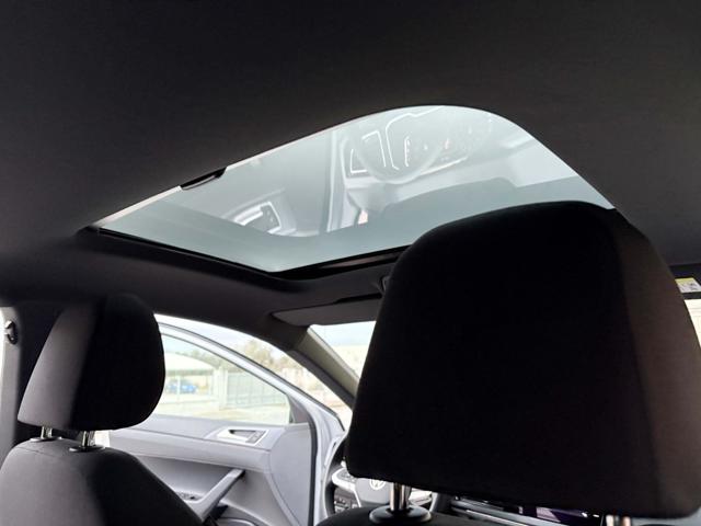 VOLKSWAGEN Taigo usata, con USB