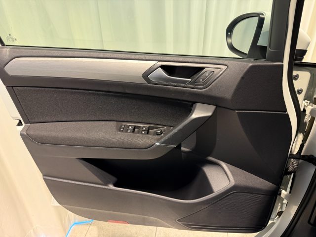 VOLKSWAGEN Touran usata, con Servosterzo