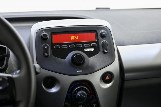 PEUGEOT 108 usata, con Autoradio