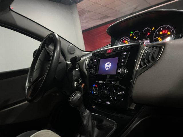 LANCIA Ypsilon usata, con Autoradio