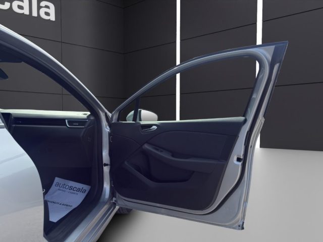 RENAULT Clio usata, con Touch screen