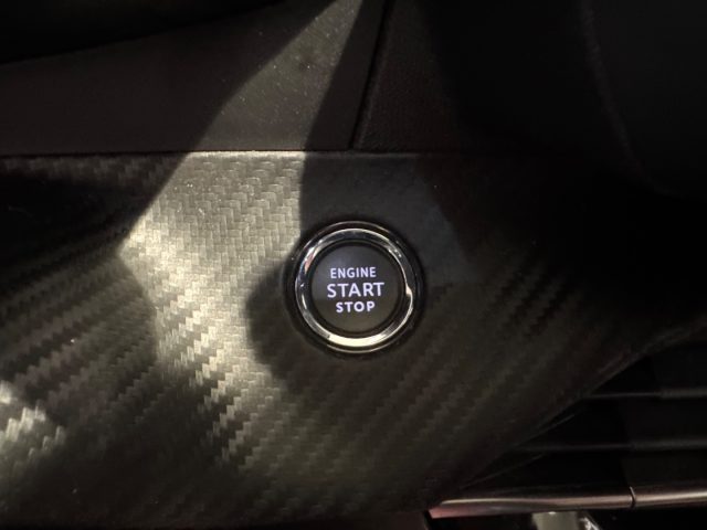 PEUGEOT 208 usata, con Volante in pelle