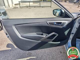 HYUNDAI Veloster usata, con Autoradio