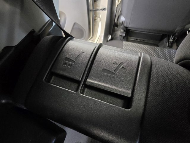 SUZUKI Ignis usata, con Autoradio digitale