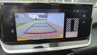 PEUGEOT 208 usata, con Volante in pelle