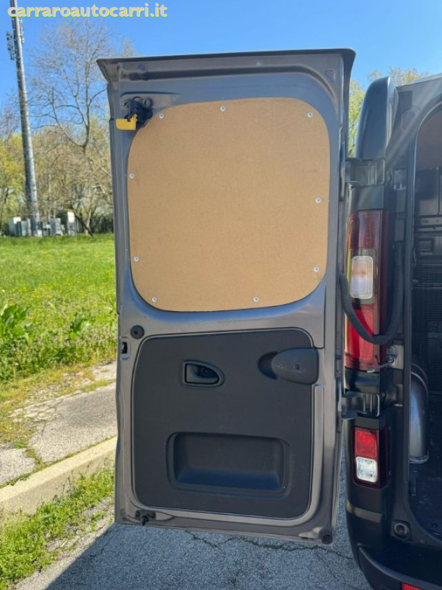 NISSAN NV300 usata, con Supporto lombare