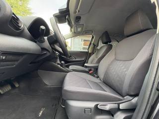 TOYOTA Yaris usata, con Fari LED