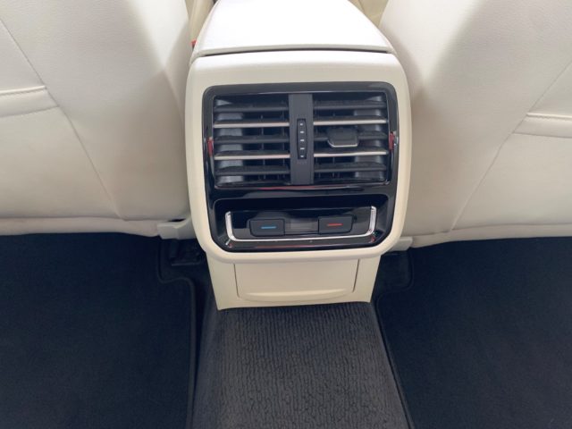 VOLKSWAGEN Passat usata, con Fari LED