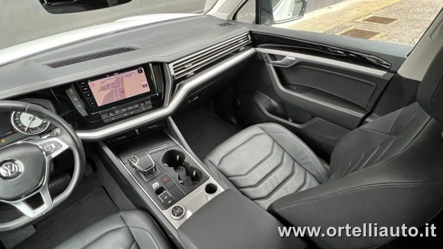 VOLKSWAGEN Touareg usata, con Servosterzo