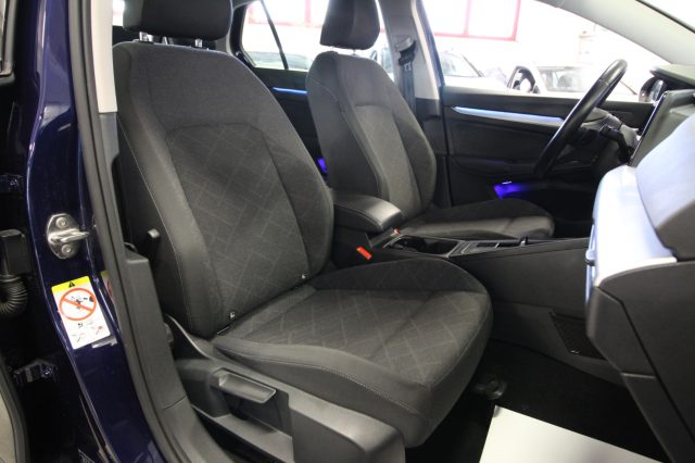 VOLKSWAGEN Golf usata, con USB