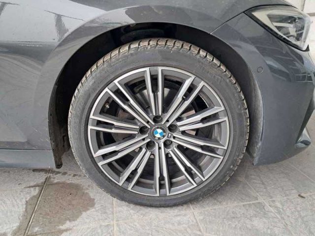 BMW 320 usata, con Luci diurne LED