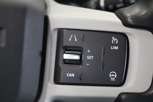 LAND ROVER Defender usata 26