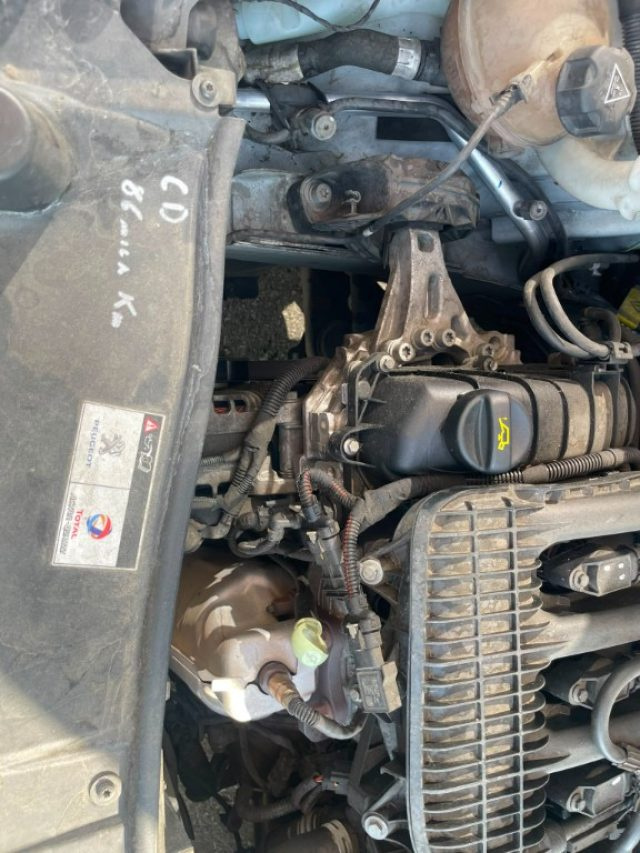 PEUGEOT 2008 usata, con Sedile posteriore sdoppiato