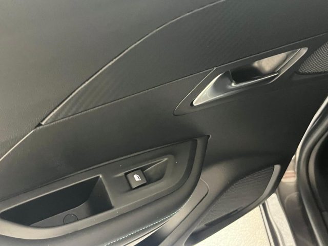 PEUGEOT 2008 usata, con Autoradio digitale