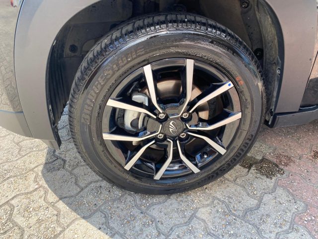 MAHINDRA KUV100 usata, con Autoradio