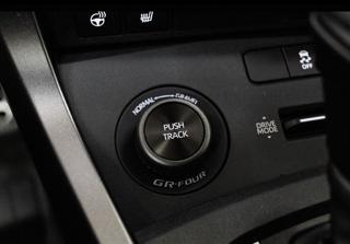 TOYOTA Yaris usata, con Sistema di navigazione