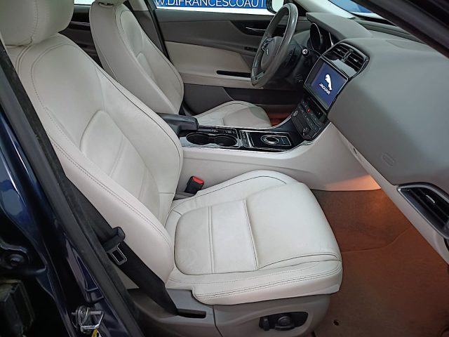 JAGUAR XE usata, con Start/Stop Automatico