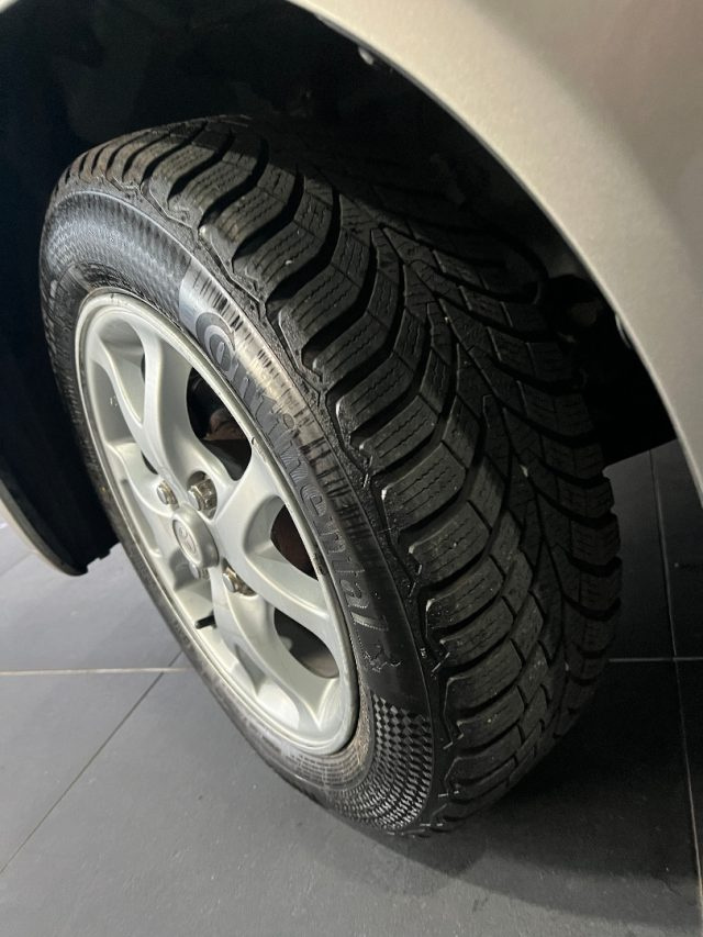 TOYOTA Yaris usata, con Lettore CD