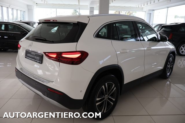MERCEDES-BENZ GLA 180 usata, con Luci diurne