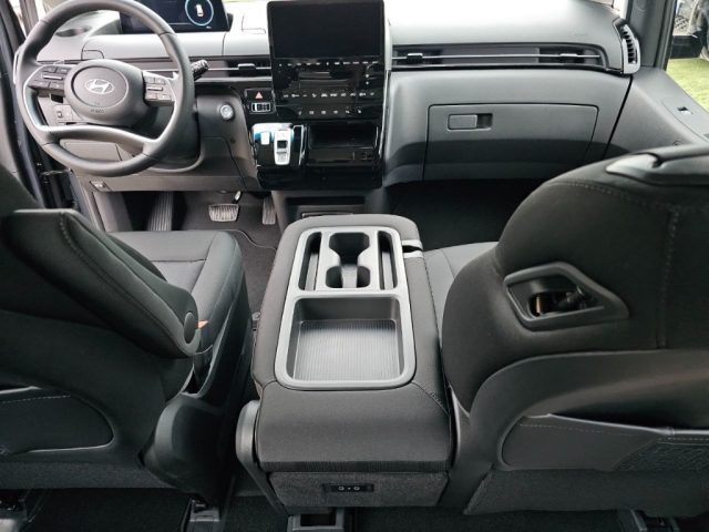 HYUNDAI Staria usata, con Isofix