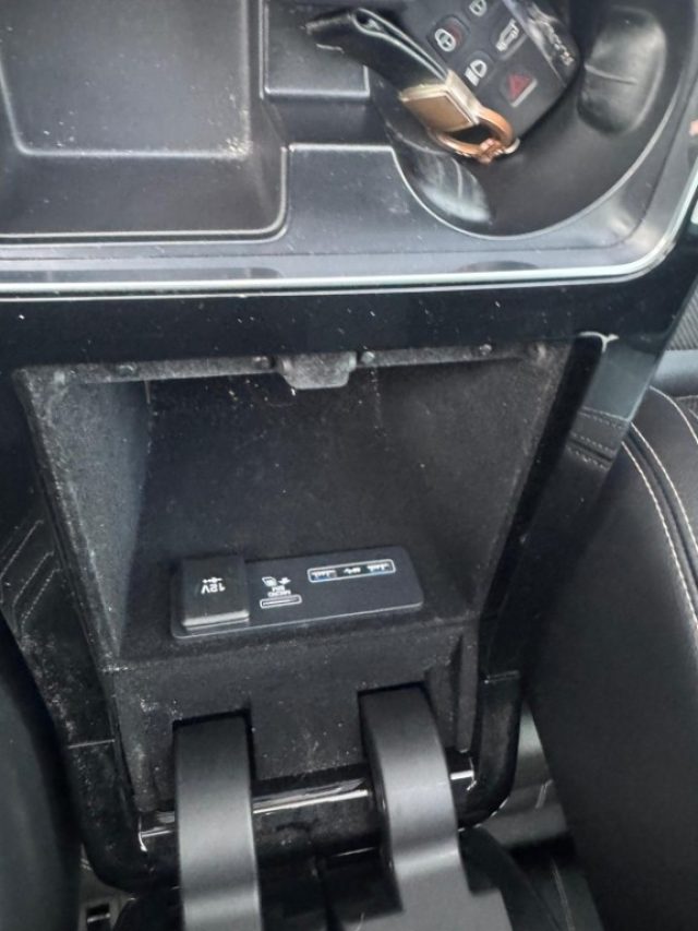 LAND ROVER Range Rover Velar usata, con Autoradio