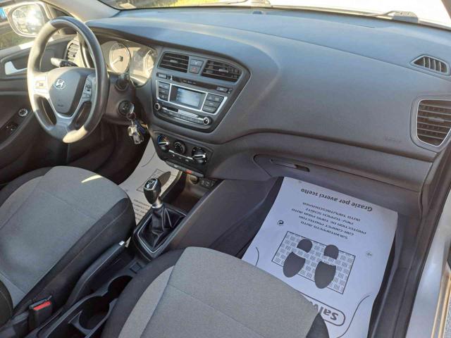 HYUNDAI i20 usata, con Volante in pelle