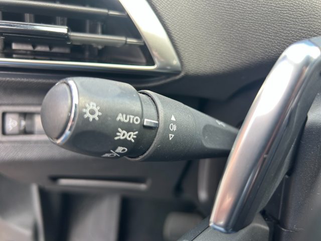 PEUGEOT 3008 usata, con Sedili riscaldati