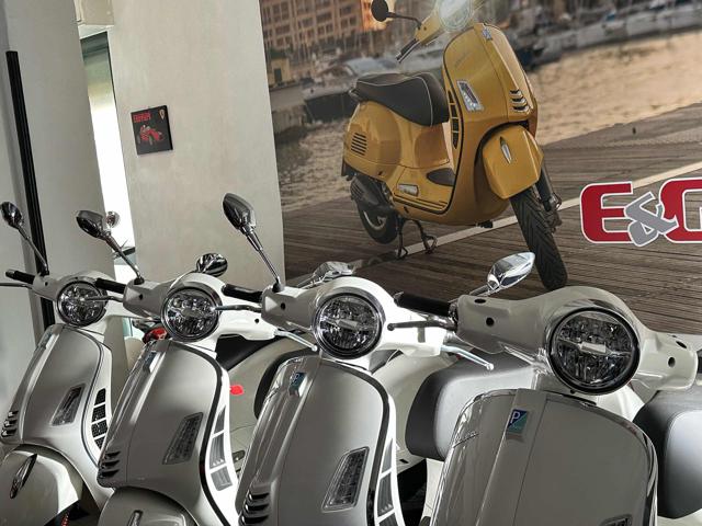 VESPA GTS 300 Super usata 10